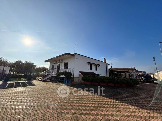 Villa in residenziale in Strada Crocifisso 2