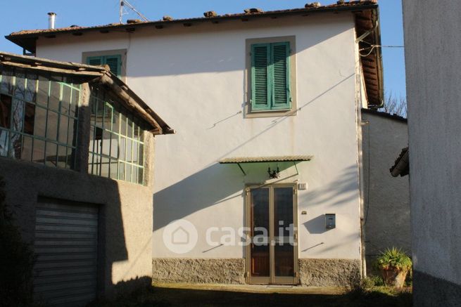 Casa indipendente in residenziale in in fondo al piano