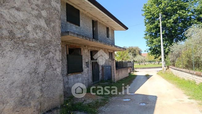 Rustico/casale in residenziale in Via Latina 29