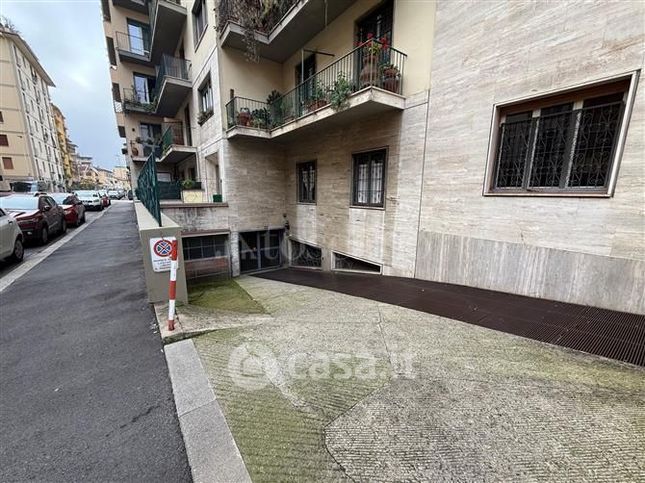 Box/posto auto in residenziale in Via Vincenzo Bellini