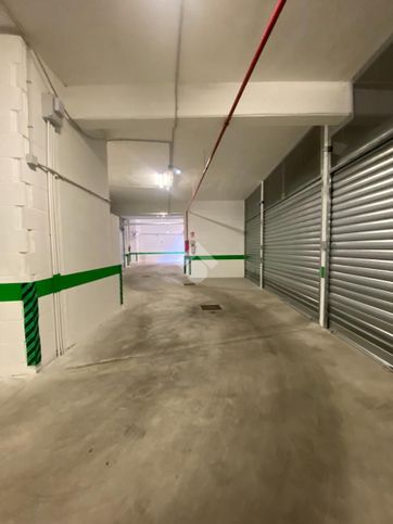 Garage/posto auto in residenziale in Via Giuseppe de Leva 18