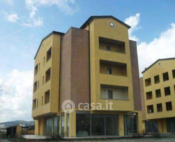 Capannone in commerciale in Via dei Pioppi 27