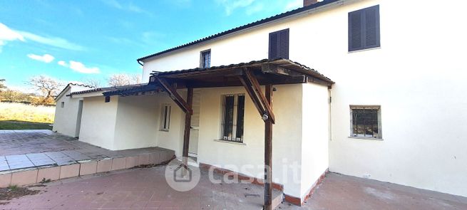Casa indipendente in residenziale in Viale Magione 10