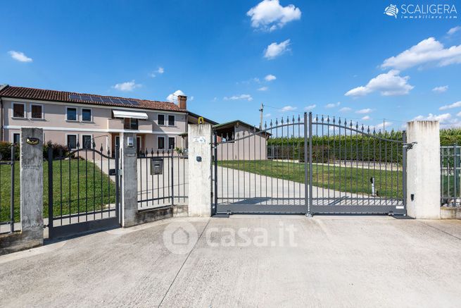 Appartamento in residenziale in Via Peschiere 4