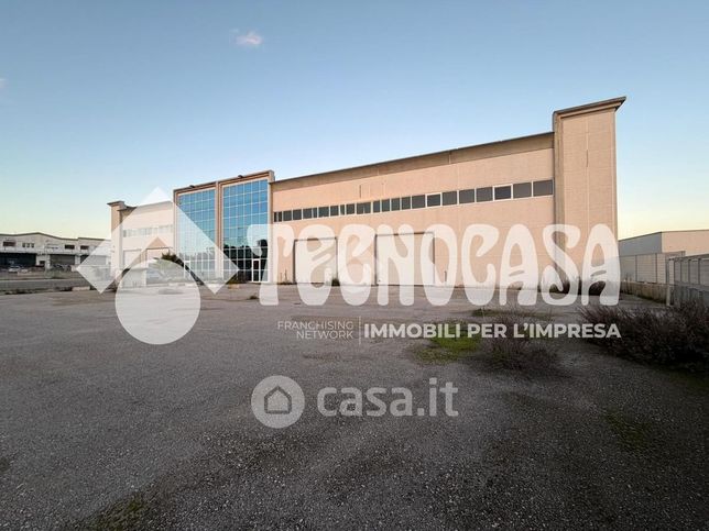 Capannone in commerciale in Via Laurentina 114