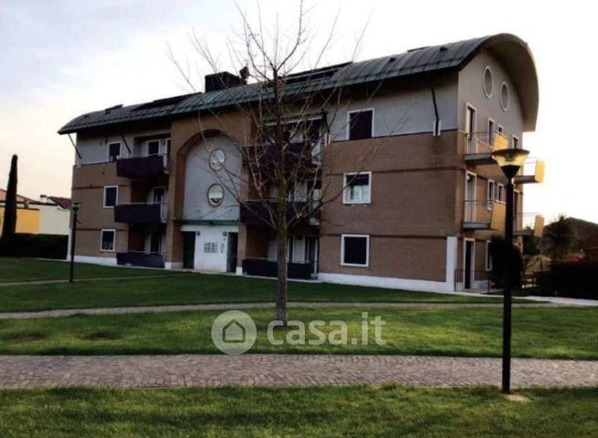 Appartamento in residenziale in Via Lago di Garda 25