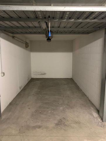 Box/posto auto in residenziale in Via Aliprandi 45
