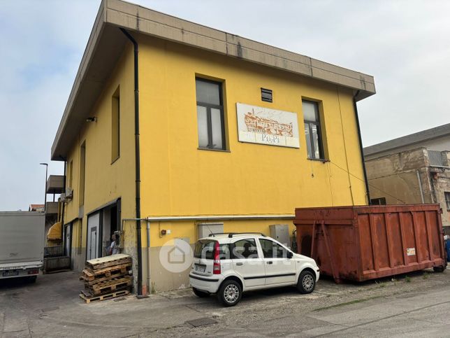 Capannone in commerciale in Vicolo Abruzzi