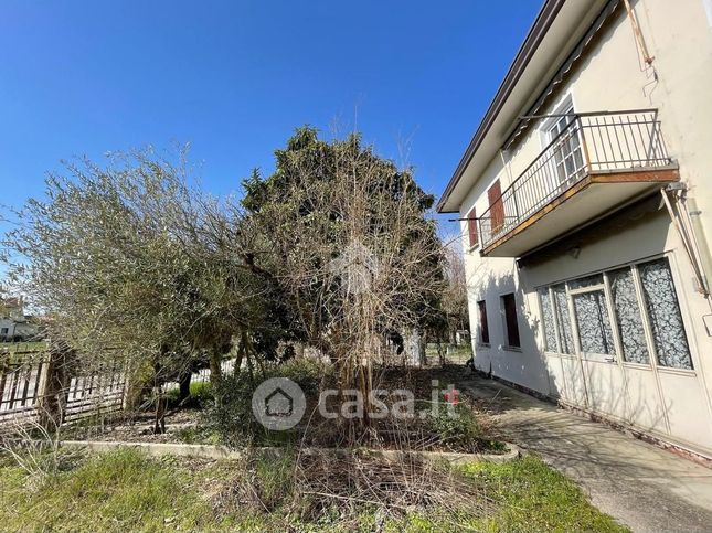 Appartamento in residenziale in Via Dei Salici 1