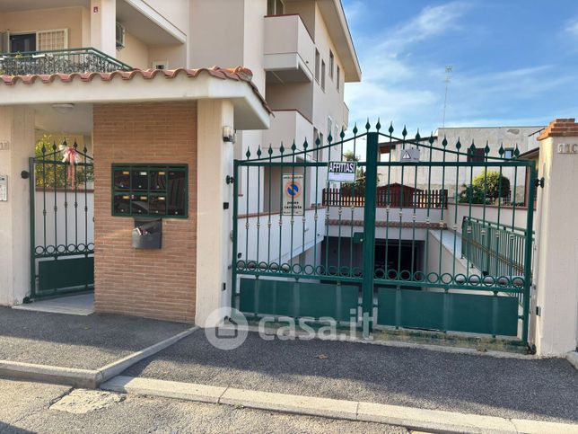 Box/posto auto in residenziale in Via Latina 11