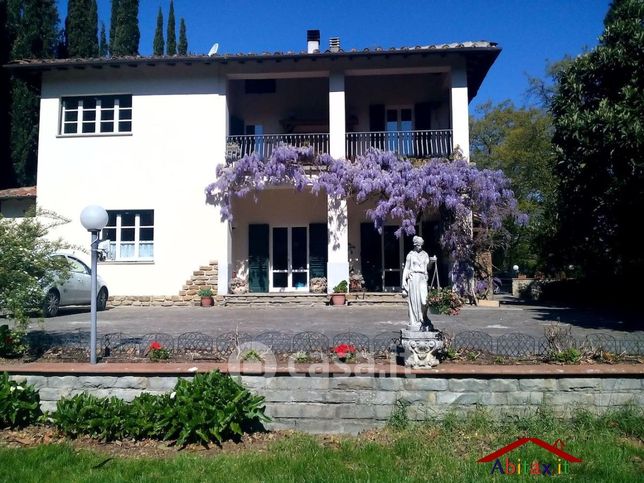 Villa in residenziale in Viale Padre Stanislao Doppioni 37