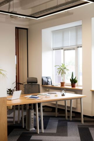 Ufficio in commerciale in 