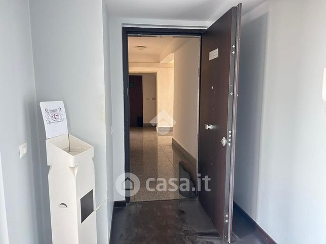 Ufficio in commerciale in Via dei Castelli Romani 22