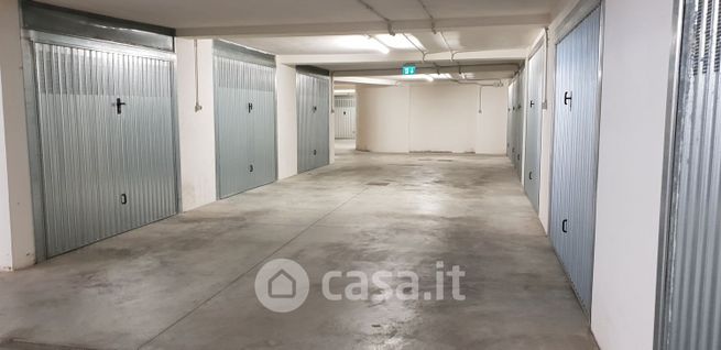 Box/posto auto in residenziale in Via Ferro di Cavallo 171