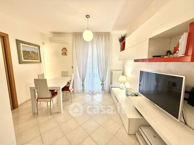 Appartamento in residenziale in Via Giuseppe Tatarella 11 e