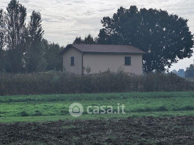 Capannone in commerciale in Via San Luca 9