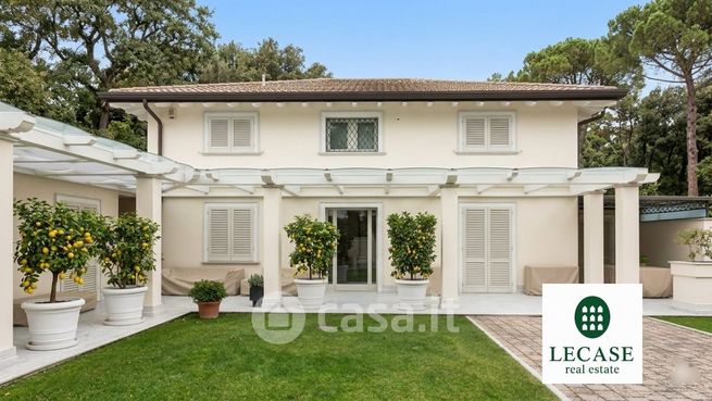 Villa in residenziale in Via Giuseppe Spinetti