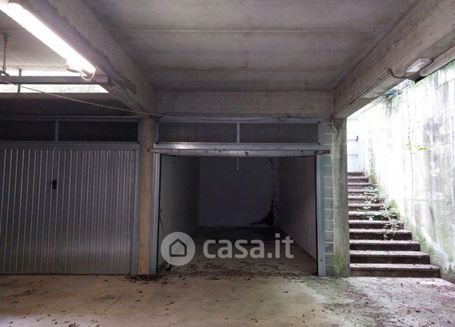 Box/posto auto in residenziale in Via Roma