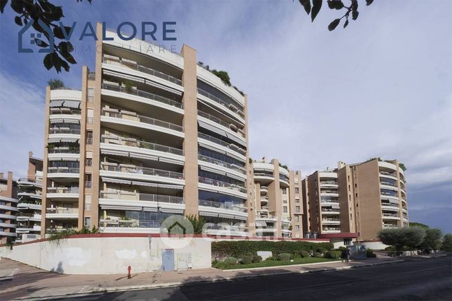 Box/posto auto in residenziale in Via Riccardo Bacchelli 11