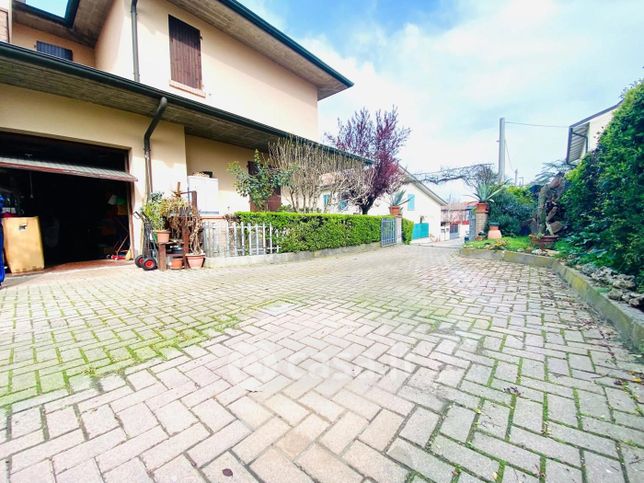 Villetta a schiera in residenziale in Via Salvo D'Acquisto 13