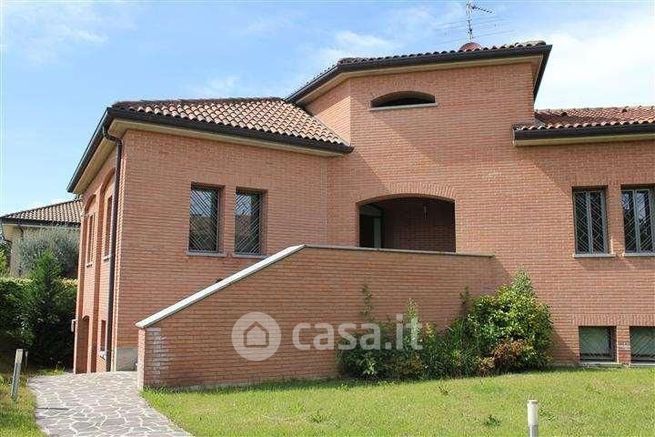 Villa in residenziale in 
