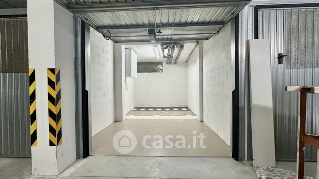 Garage/posto auto in residenziale in Via Vittorio Alfieri 100