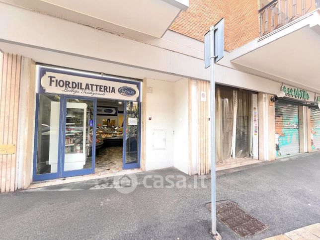 Negozio/locale commerciale in commerciale in Via Tommaso Fortifiocca 69