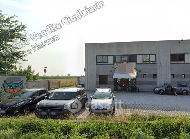 Capannone in commerciale in Via Colorno 73
