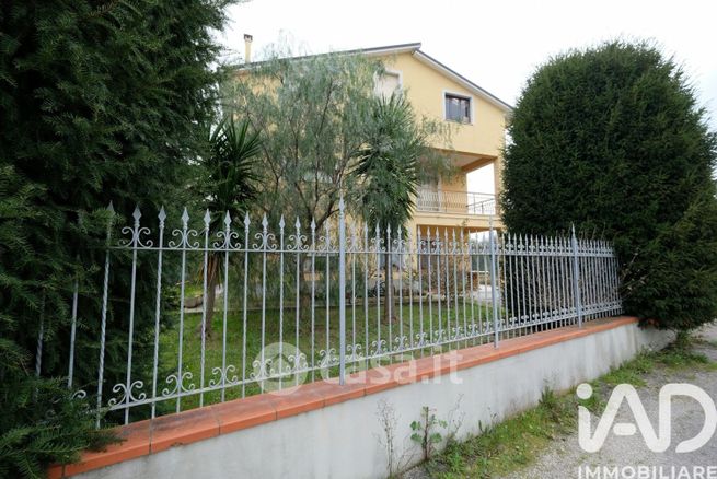 Casa bi/trifamiliare in residenziale in Contrada Paludi 320