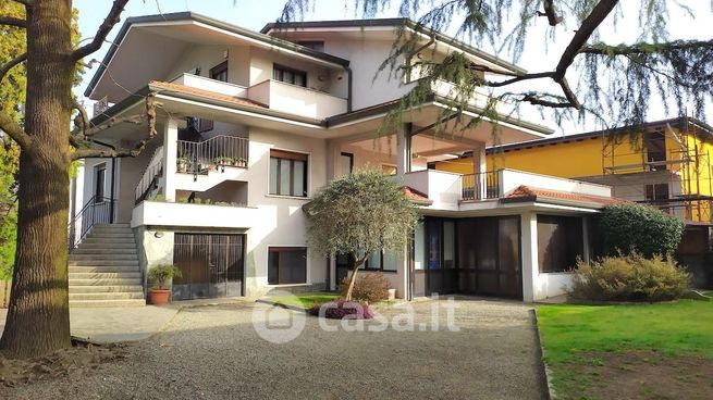 Villa in residenziale in Via Giosuè Carducci