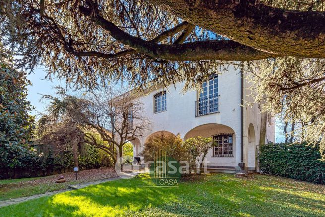 Villa in residenziale in Via Novara