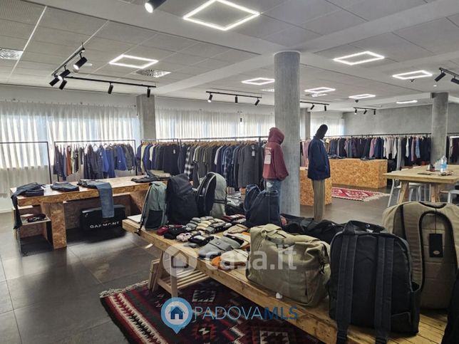 Ufficio in commerciale in Viale della Navigazione Interna