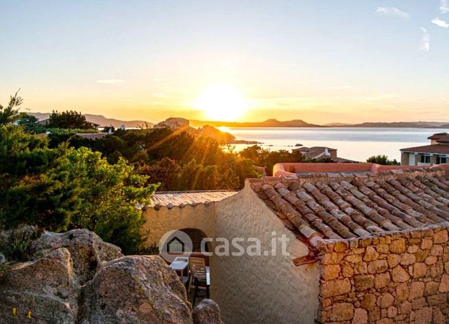 Casa bi/trifamiliare in residenziale in 