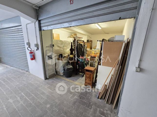 Box/posto auto in residenziale in Via Girolamo Minervini