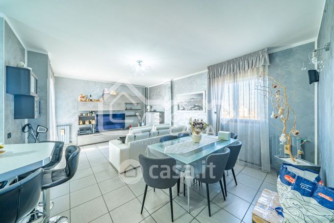 Appartamento in residenziale in Via Selvino Folloni 11