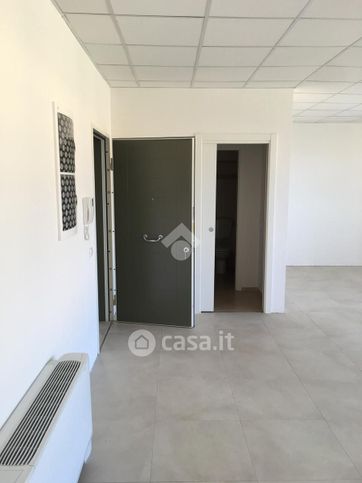 Ufficio in commerciale in 