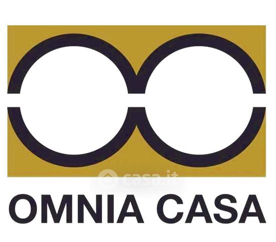 Capannone in commerciale in 
