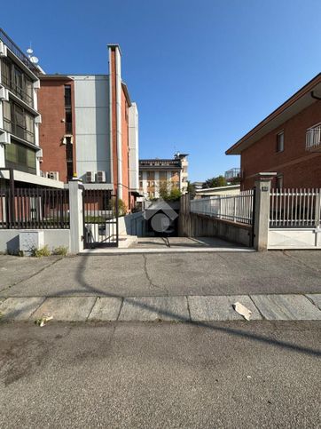 Capannone in commerciale in Via Emilia 1