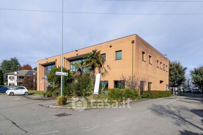 Ufficio in commerciale in Via John Fitzgerald Kennedy 19