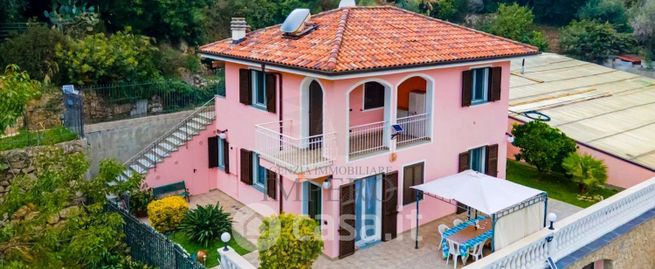 Villa in residenziale in Via del Commercio 1