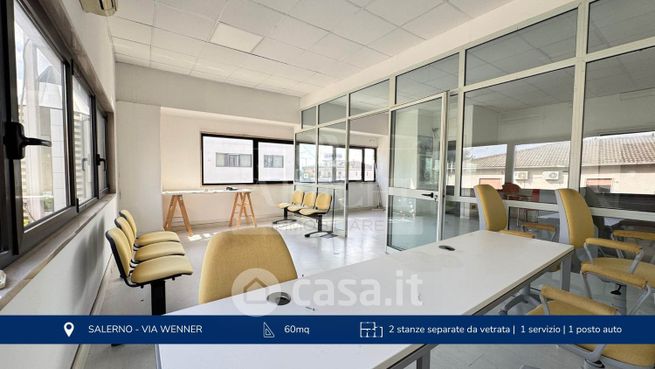 Ufficio in commerciale in 