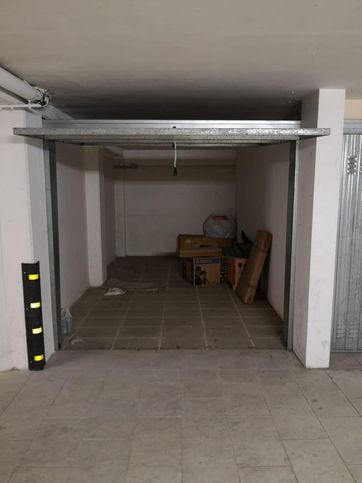 Garage/posto auto in residenziale in Via Navonella