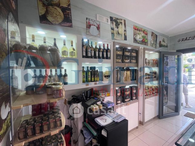 Attivitã /licenza (con o senza mura) in commerciale in Via Gandhi 4