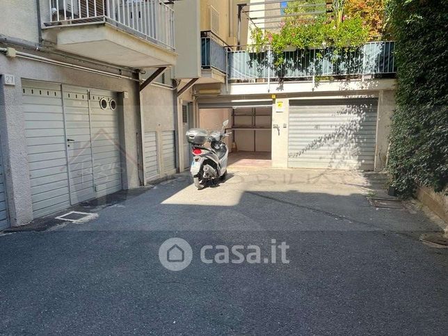 Garage/posto auto in residenziale in Via delle Rose 19