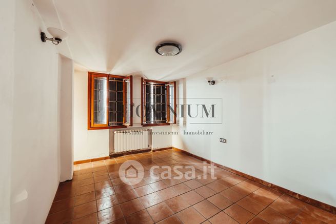 Casa indipendente in residenziale in 