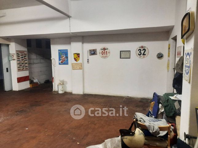 Box/posto auto in residenziale in Via Cesare Cabella 48