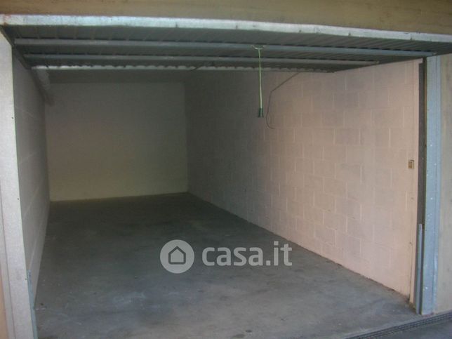 Box/posto auto in residenziale in Via UnitÃ  d'Italia 70