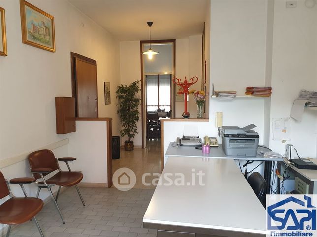 Ufficio in commerciale in 