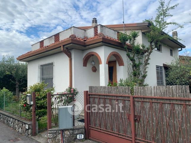 Casa indipendente in residenziale in 