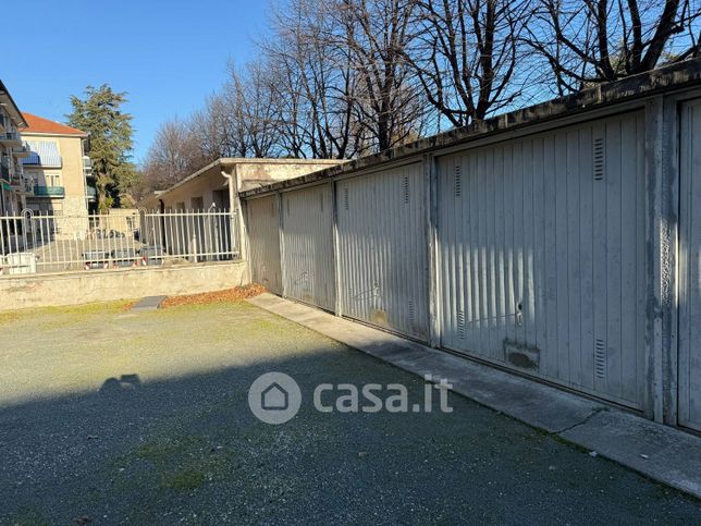 Box/posto auto in residenziale in Via Urbino